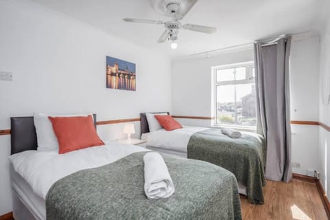 Cosy 3 BDR Home With Wifi, Parking + Garden Haus in Grays