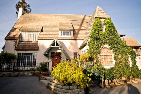 Property building, Day, Landmark view