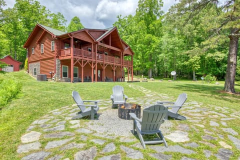 Lakefront Cabin & Cozy Lakeview Cottage Appart-hôtel in Mills River