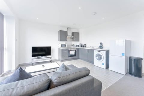 Modern and Bright 1 Bed Apartment in Dudley Condo in Stourbridge