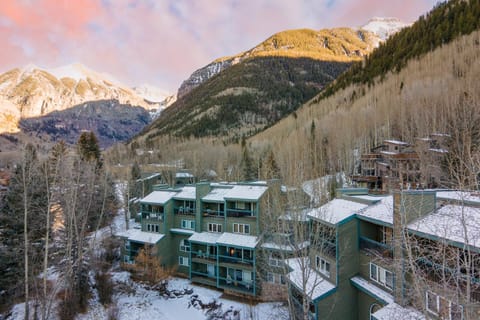 Pandora by AvantStay Modern Mountain Escape in Great Location @ Entrance of Bear Creek Trail House in Telluride