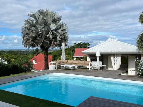 Villa Bahia, luxueuse maison d'architecte. Chalet in Petit-Bourg