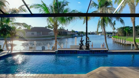 Luxury Long Waterview Wpool-kayaks-clubs-bikes! House in Charlotte Park