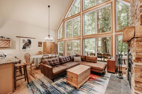 40GS – WiFi - WithD – Hot Tub - Sleeps 8 cabin House in Washington