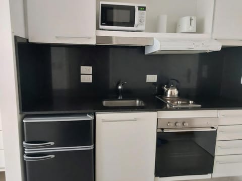 Kitchen or kitchenette, minibar, pet friendly, toaster