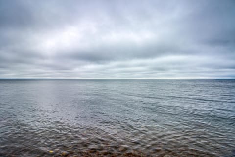 Waterfront Wahkon Cabin with Gas Grill and Fire Pit! Casa in Mille Lacs Lake