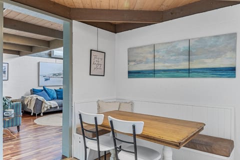 A Sand and Sea Retreat - 150m from Beach, Pet Friendly House in Inverloch