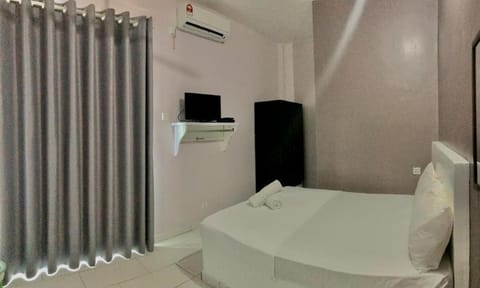 Bed, Photo of the whole room, Bedroom, air conditioner