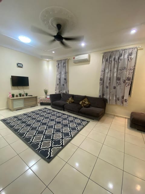 TV and multimedia, Living room, Seating area, fireplace, air conditioner