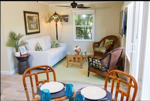 Sharks Cove Ocean Front w Private Deck, BBQ, AC, contact us for price drop Condo in Pupukea