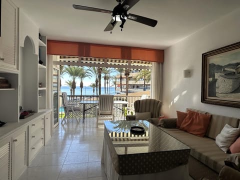 TV and multimedia, Living room, Dining area, Sea view, fireplace