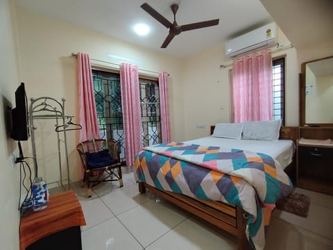 Bed, TV and multimedia, Bedroom, air conditioner