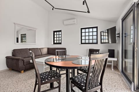 Living room, Seating area, Dining area, air conditioner