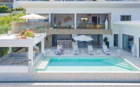 Luxury 5 bedroom oceanview villa in Bophut with Staff Villa in Ko Samui