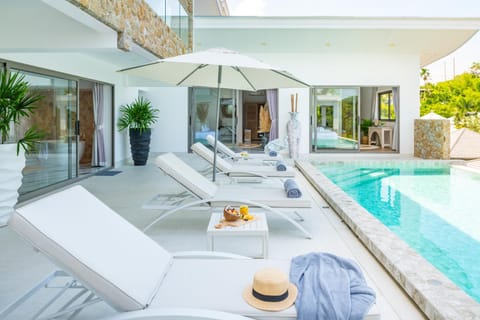 Luxury 5 bedroom oceanview villa in Bophut with Staff Chalet in Ko Samui
