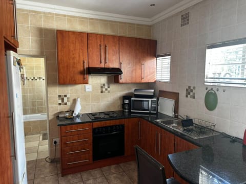 Cozy Cottage Accommodation in Johannesburg Condo in Roodepoort