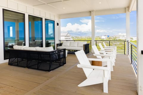 White Lotus: Beachfront Edition House in North Topsail Beach