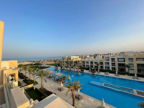 Property building, Nearby landmark, Day, Natural landscape, City view, Pool view, Sea view, Swimming pool, Swimming pool, sunbed