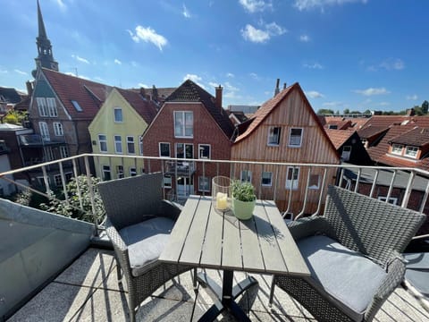 View (from property/room), Balcony/Terrace, City view