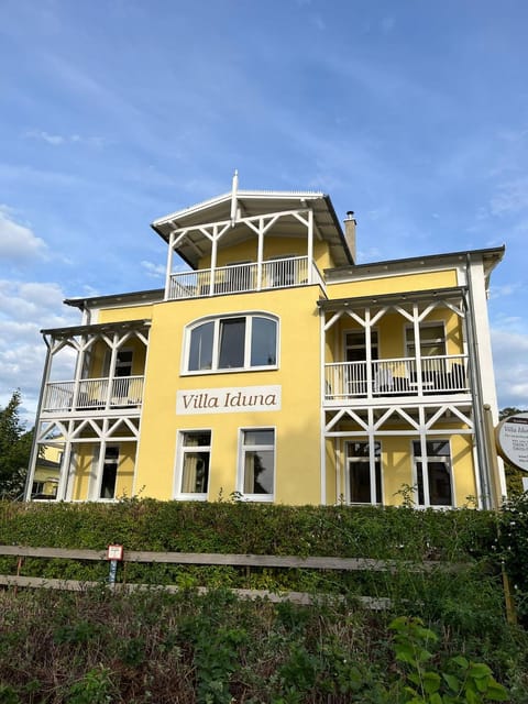 Property building, Facade/entrance, Garden view