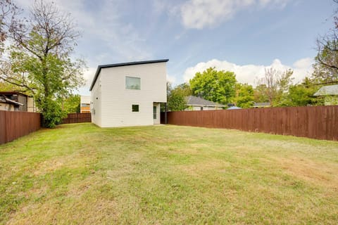 Modern West Dallas Home 7 Mi to Downtown! Casa in Irving