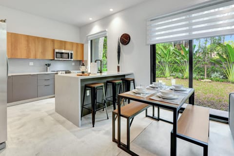 Fresco 2, Modern Design, Brand New Construction and Furniture Casa in Miami Shores
