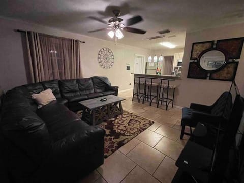 House few Minutes to Beach & Downtown St Pete House in St Petersburg