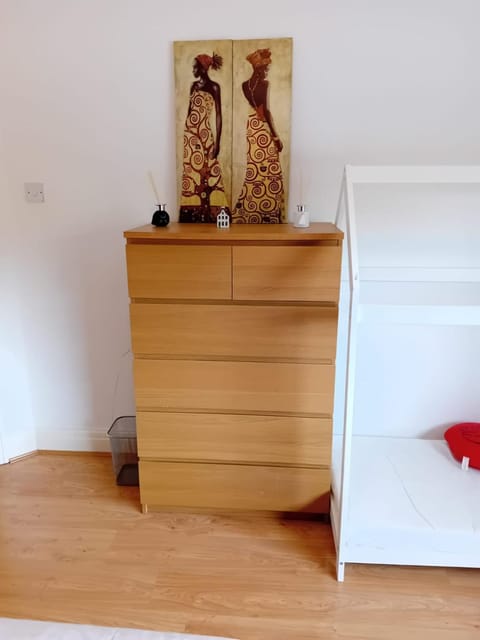 2 Bed Mill Hill Flat Apartment in Edgware