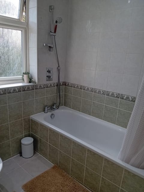 2 Bed Mill Hill Flat Apartment in Edgware