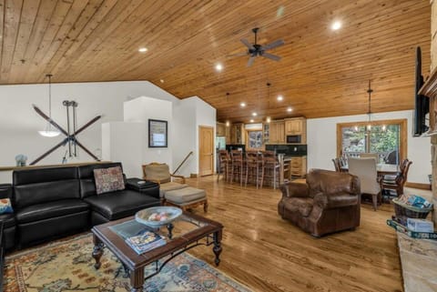 4BR Retreat with Hot Tub and Great Location House in Park City