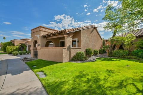 Private Patio, Close To Pool & Clubhouse Walkable Casa in McCormick Ranch