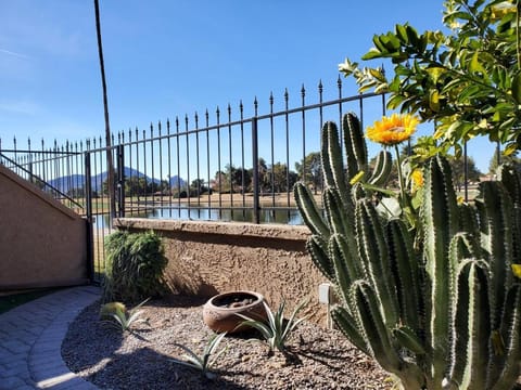 Waterfront, Camelback Mountain, Golf Course View N Casa in McCormick Ranch