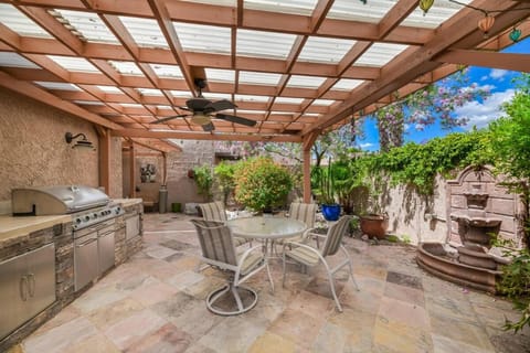 Updated, Enclosed Patio, Corner Lot, Bike Trail Maison in McCormick Ranch