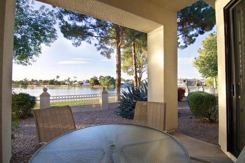 Waterfront Views, Office, Main Floor, Walkable Maison in McCormick Ranch