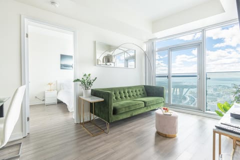 Beautiful Luxurious Modern Condo With Breathtaking Views Eigentumswohnung in Toronto