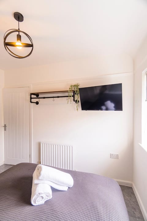 2 Bedroom House By Maison Stays - Free Parking House in Nottingham