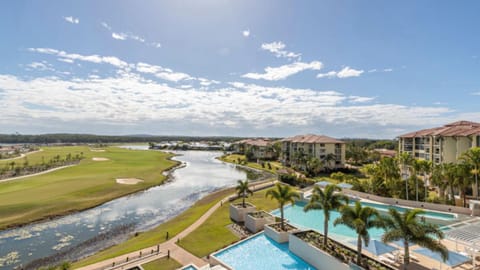Lovely Studio Apartment Overlooking Golf Course! House in Pelican Waters