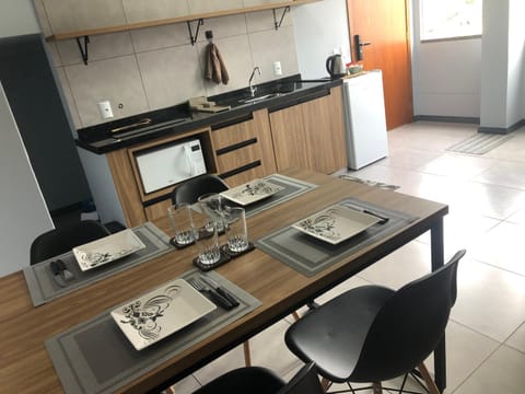 Kitchen or kitchenette, Dining area, minibar