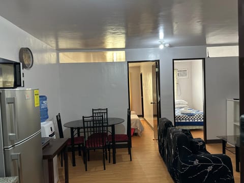 Cebu City 2 Bedroom Condo Unit-WIFI-A/C-Hot Shower (Unit 303) Condominio in Cebu City