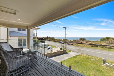 Sea Caves House in Lake Macquarie