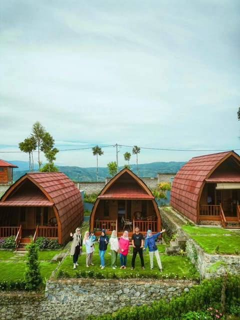 Property building, Day, People, Natural landscape, Garden, Garden view, group of guests