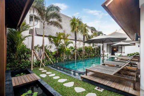 Garden, Garden view, Pool view, Swimming pool, sunbed