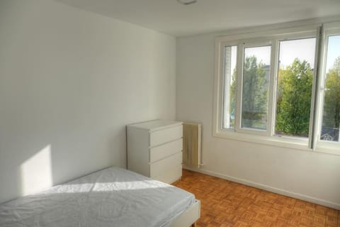 Appartement 67m² 500m RER (20mn Paris) face Marne Copropriété in Saint-Maur-des-Fossés