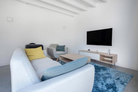 Communal lounge/ TV room, Living room