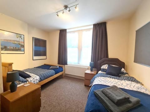 * Spacious 5BR Collegiate Crescent * Group Stay * Apartment in Sheffield