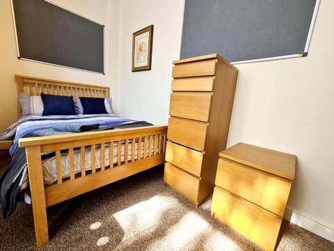 * Spacious 5BR Collegiate Crescent * Group Stay * Apartment in Sheffield