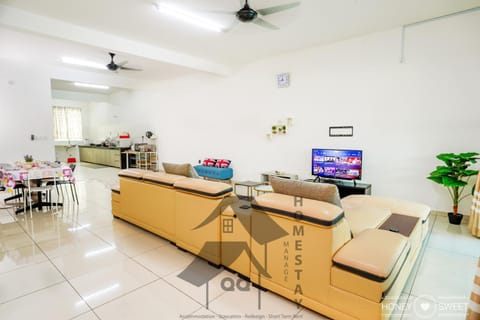 Communal lounge/ TV room, TV and multimedia, Living room, Evening entertainment, fireplace, air conditioner