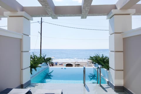 Agios Gordios Beach Resort Aparthotel in Saint Gordios beach