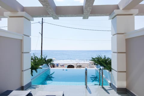 View (from property/room), Sea view, Swimming pool