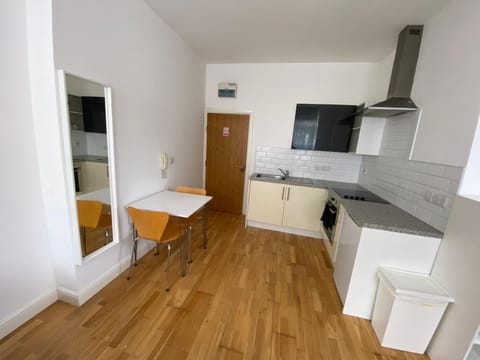 Midland apartments- Open plan Apartment in Leicester